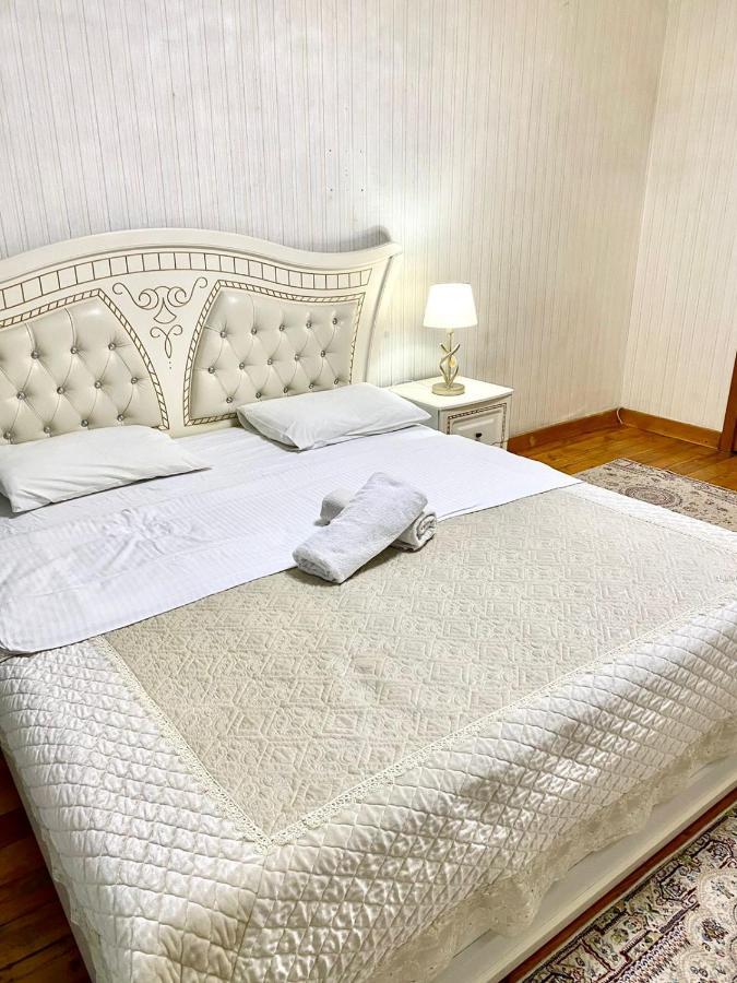 Просторная 3 Комнатная Квартира На Арбате Apartment Almaty Ngoại thất bức ảnh
