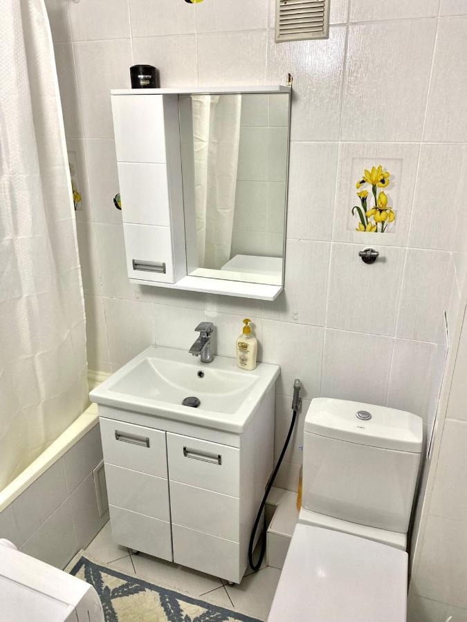 Просторная 3 Комнатная Квартира На Арбате Apartment Almaty Ngoại thất bức ảnh