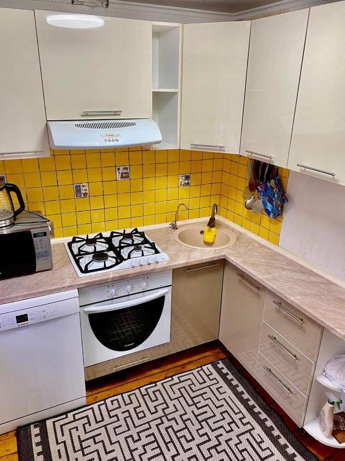 Просторная 3 Комнатная Квартира На Арбате Apartment Almaty Ngoại thất bức ảnh